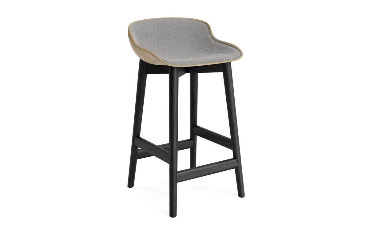 Hyg Barhocker 65 cm Polster Schwarze Eiche Sand/Remix in Remix 133 präsentiert im Onlineshop von KAQTU Design AG. Barstuhl ist von Normann Copenhagen