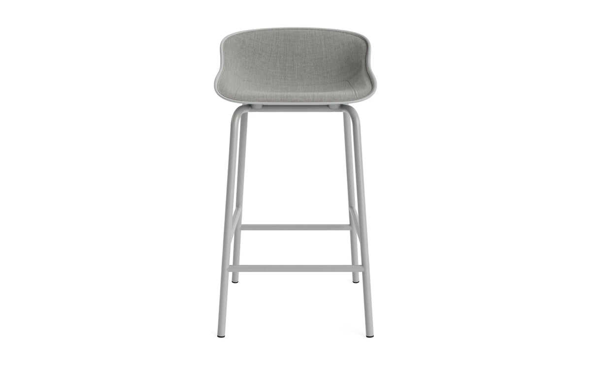 Hyg Barhocker 65 cm Frontpolster Grau Stahl Grau/Remix in Remix 133 präsentiert im Onlineshop von KAQTU Design AG. Barstuhl ist von Normann Copenhagen