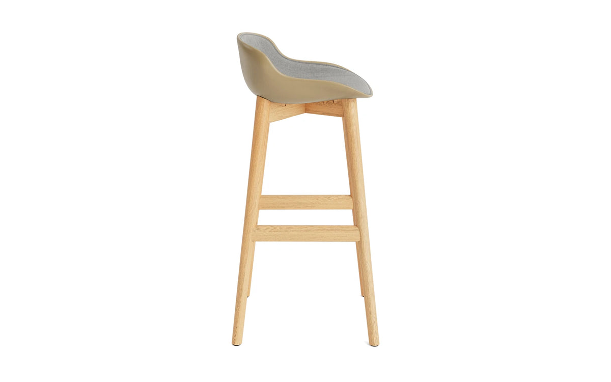 Hyg Barhocker 75 cm Polster Eiche Sand/Remix in Remix 133 präsentiert im Onlineshop von KAQTU Design AG. Barstuhl ist von Normann Copenhagen