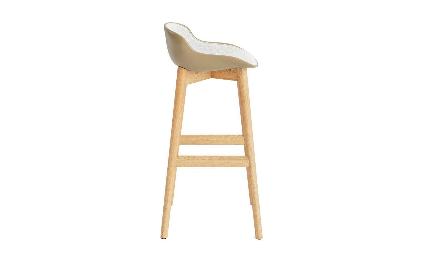 Hyg Barhocker 75 cm Polster Eiche Sand/Hallingdal in Hallingdal 110 präsentiert im Onlineshop von KAQTU Design AG. Barstuhl ist von Normann Copenhagen