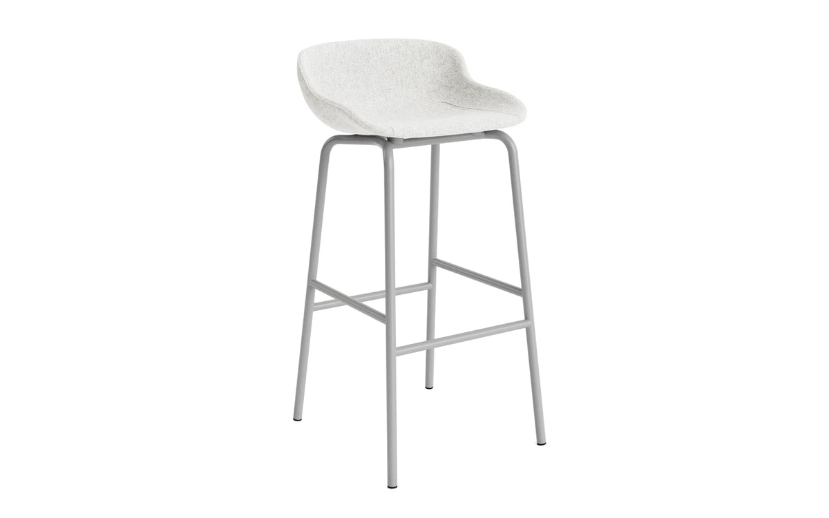 Hyg Barhocker 75 cm Vollpolster Stahl Grau/Hallingdal in Hallingdal 110 präsentiert im Onlineshop von KAQTU Design AG. Barstuhl ist von Normann Copenhagen