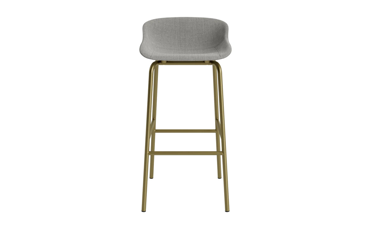Hyg Barhocker 75 cm Frontpolster Olive Stahl Remix in Remix 133 präsentiert im Onlineshop von KAQTU Design AG. Barstuhl ist von Normann Copenhagen