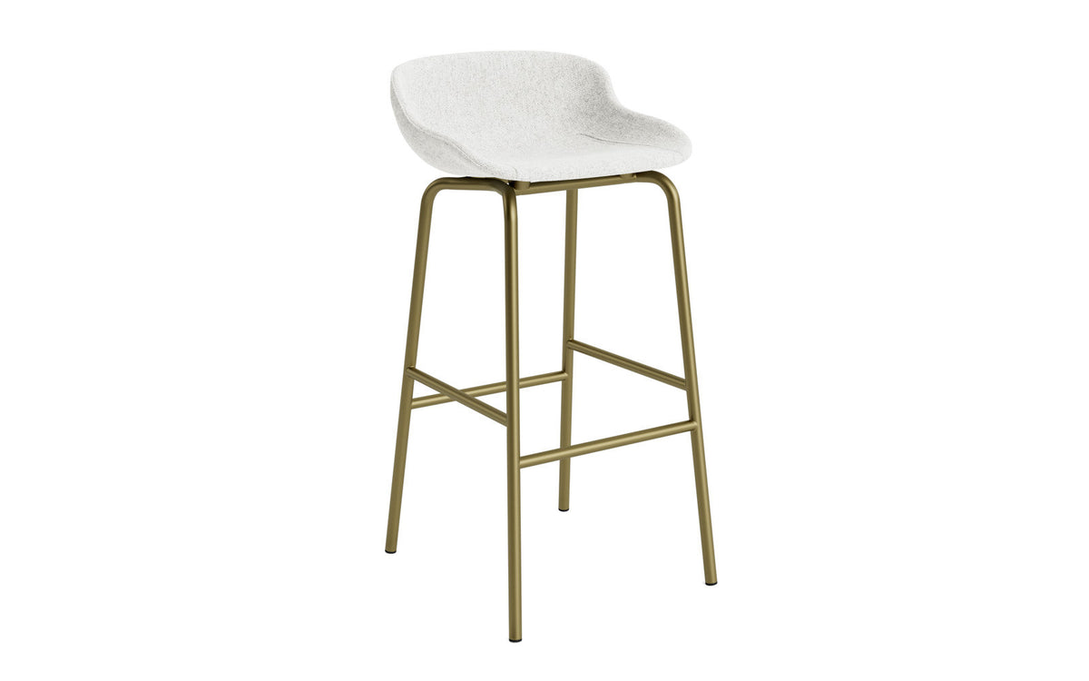 Barhocker Hyg von Normann Copenhagen mit gepolsterter Sitzschale aus Polypropylen und Stoff Remix 133, organisch geformt, Gestell aus pulverbeschichtetem Stahl.
