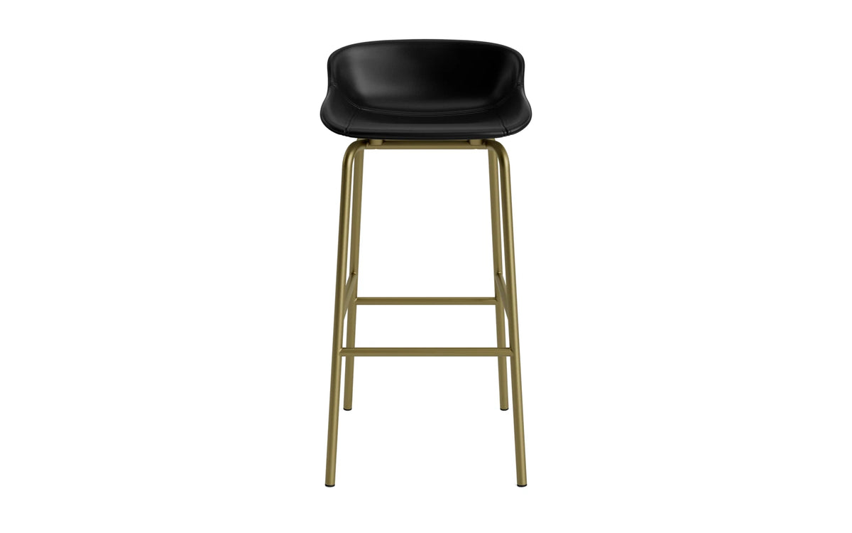 Hyg Barhocker 75 cm Frontpolster Olive Stahl Ultra in Ultra 41599 präsentiert im Onlineshop von KAQTU Design AG. Barstuhl ist von Normann Copenhagen