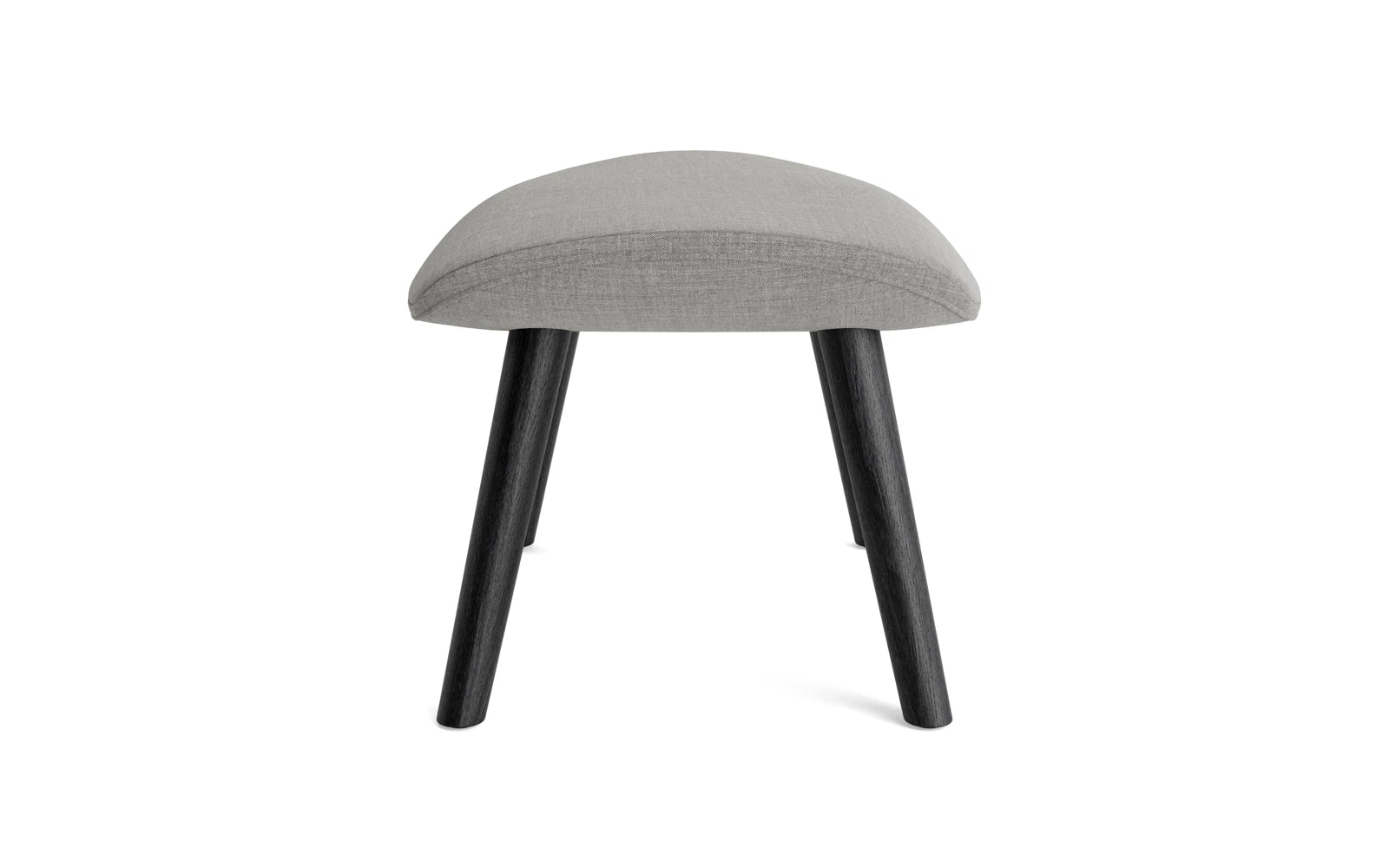 Hyg Fusshocker Schwartze Eiche Remix in Remix 133 präsentiert im Onlineshop von KAQTU Design AG. Ottoman ist von Normann Copenhagen