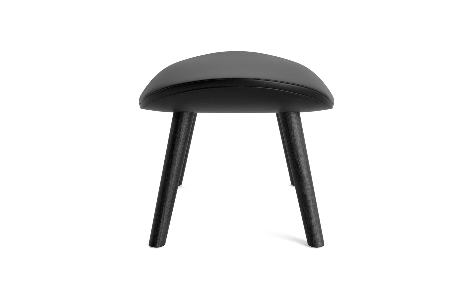 Hyg Fusshocker Schwartze Eiche Ultra in Ultra 41599 präsentiert im Onlineshop von KAQTU Design AG. Ottoman ist von Normann Copenhagen