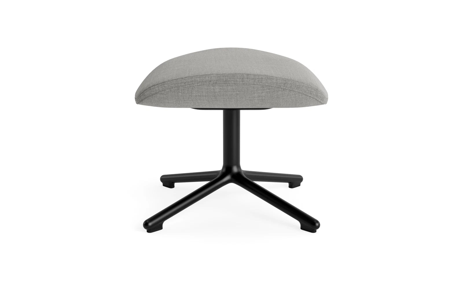 Entdecken Sie den Hyg Fusshocker drehbar in Schwarz von Normann Copenhagen – ein stilvolles Möbelstück, das Entspannung und modernes Design vereint.