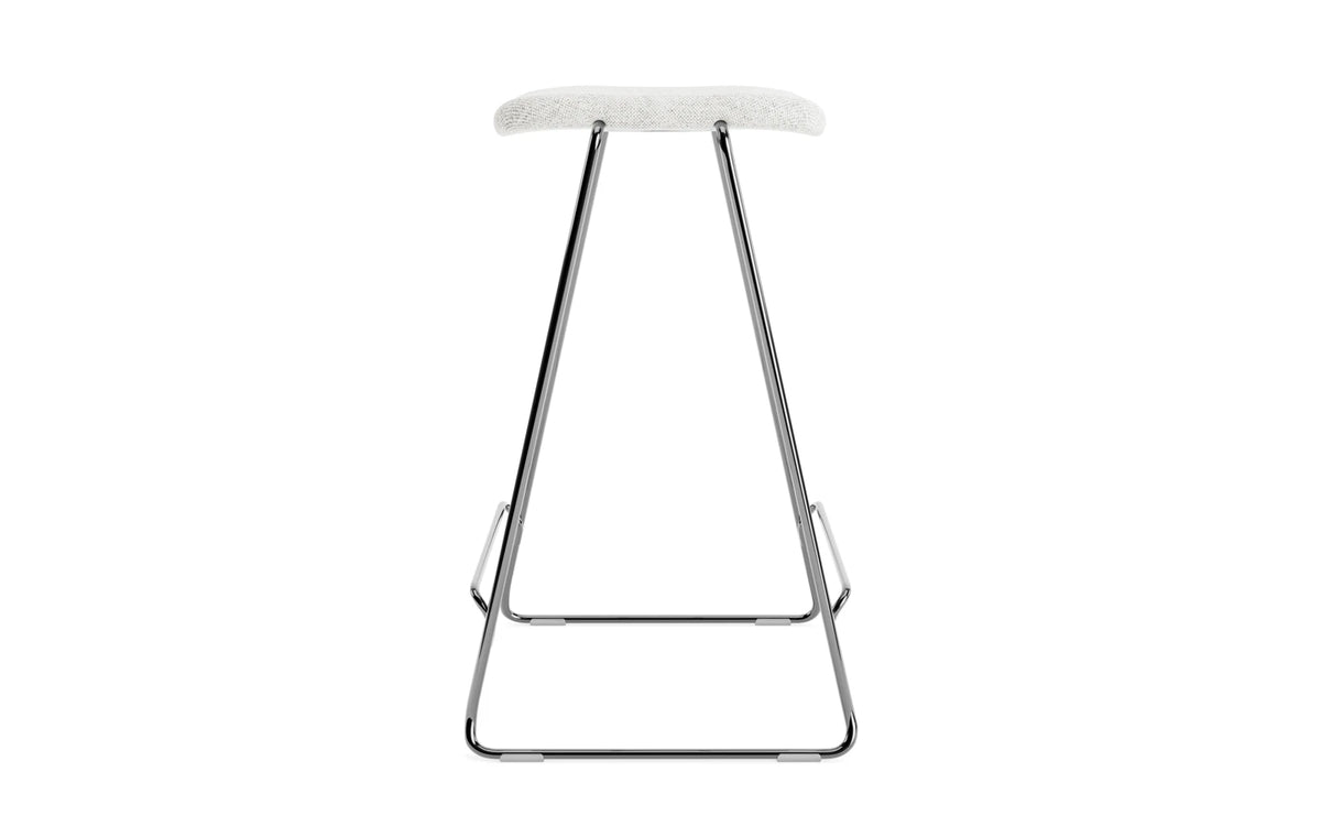 Just Barhocker 65 cm, gepolstert, Chrom/ Hallingdal in Hallingdal 110 präsentiert im Onlineshop von KAQTU Design AG. Barstuhl ist von Normann Copenhagen