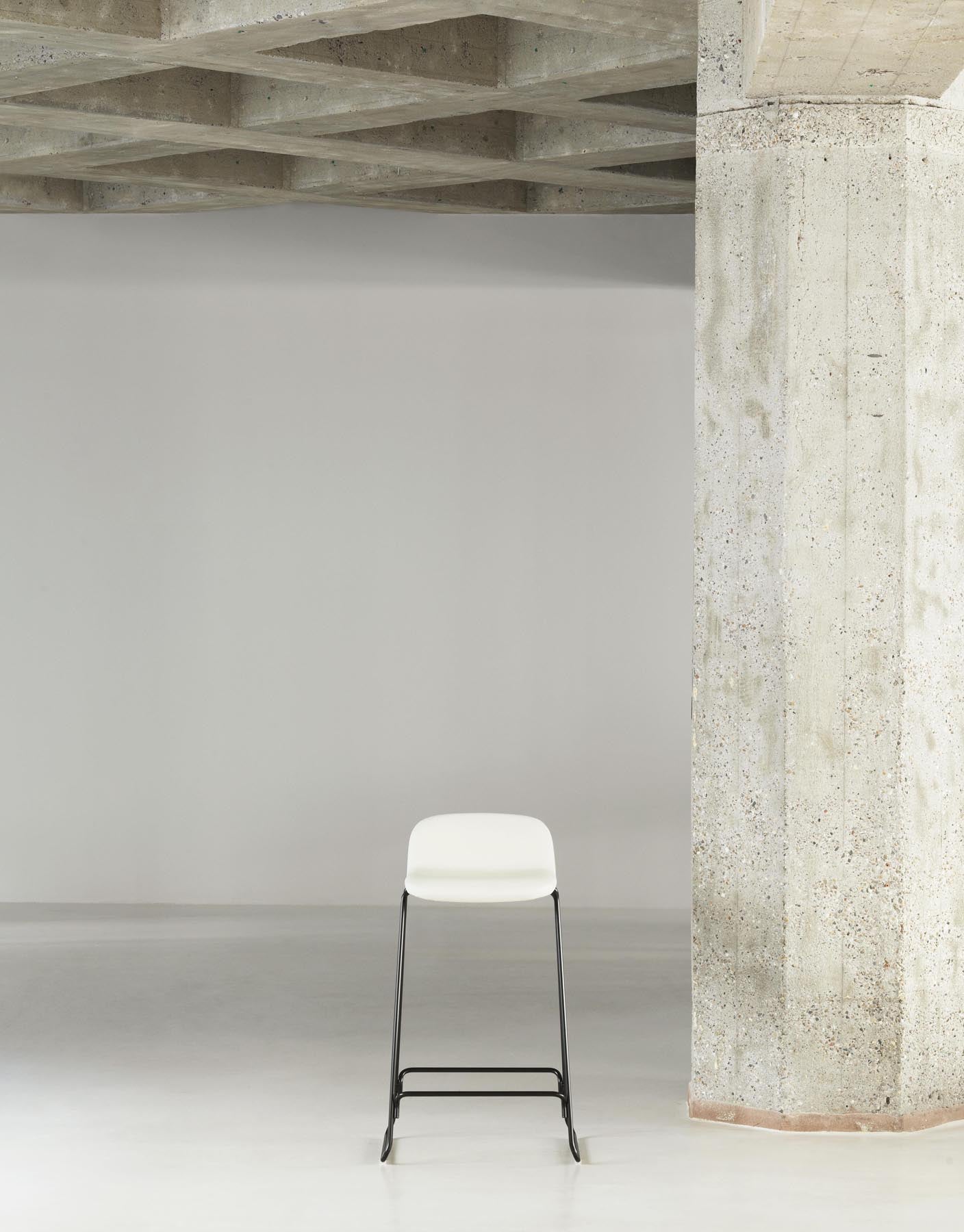 Just Barhocker 65 cm, gepolstert, Chrom/ Ultra in Ultra 41599 präsentiert im Onlineshop von KAQTU Design AG. Barstuhl ist von Normann Copenhagen