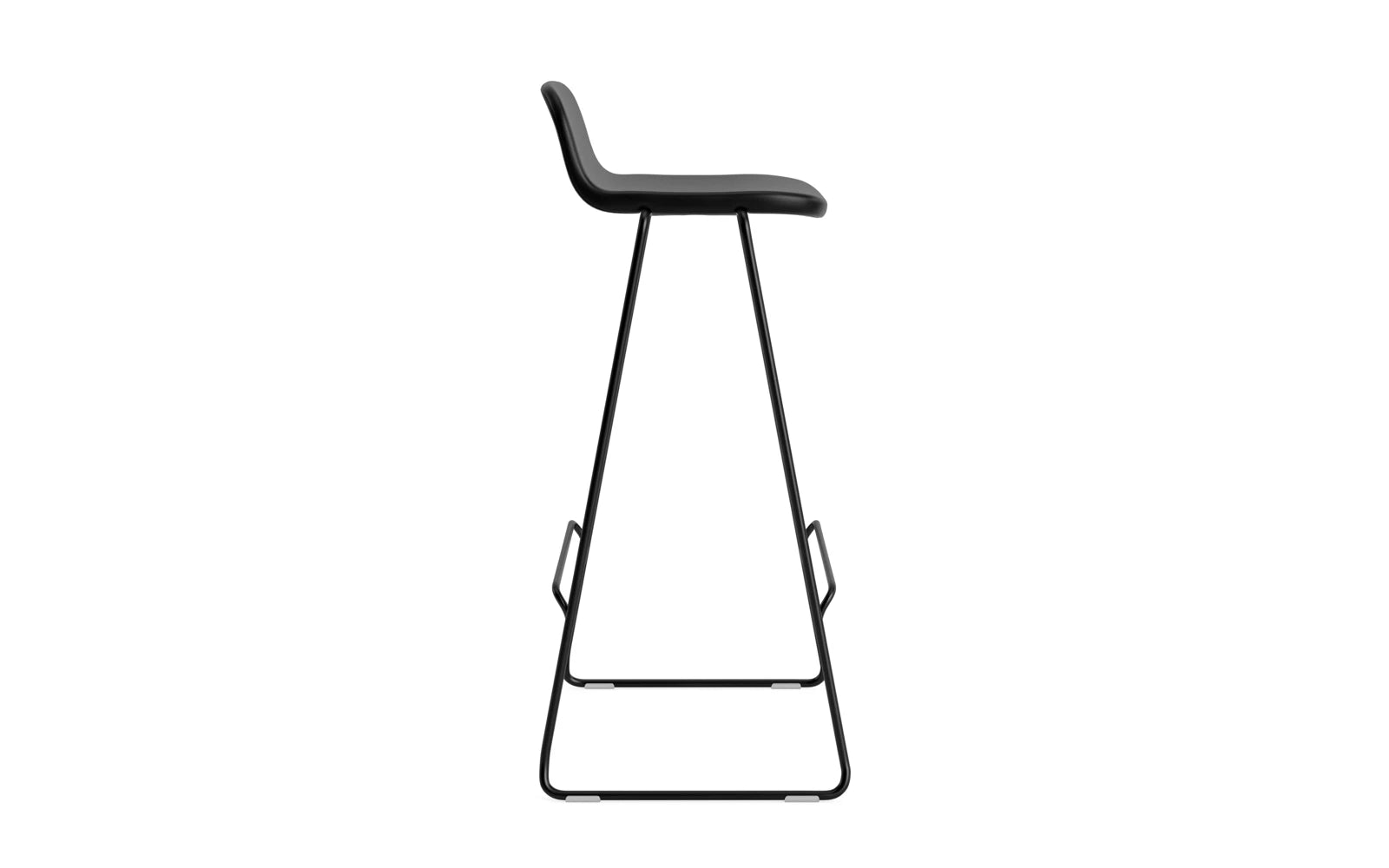 Just Barhocker 75 cm mit Lehne, gepolstert, schwarzer Stahl Ultra Leder in Ultra 41599 präsentiert im Onlineshop von KAQTU Design AG. Barstuhl ist von Normann Copenhagen