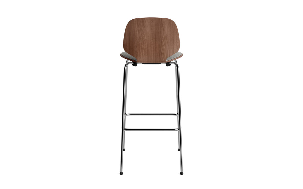 My Chair Barhocker 75 cm Frontpolster Krom Walnuss in Remix 133 präsentiert im Onlineshop von KAQTU Design AG. Barstuhl ist von Normann Copenhagen