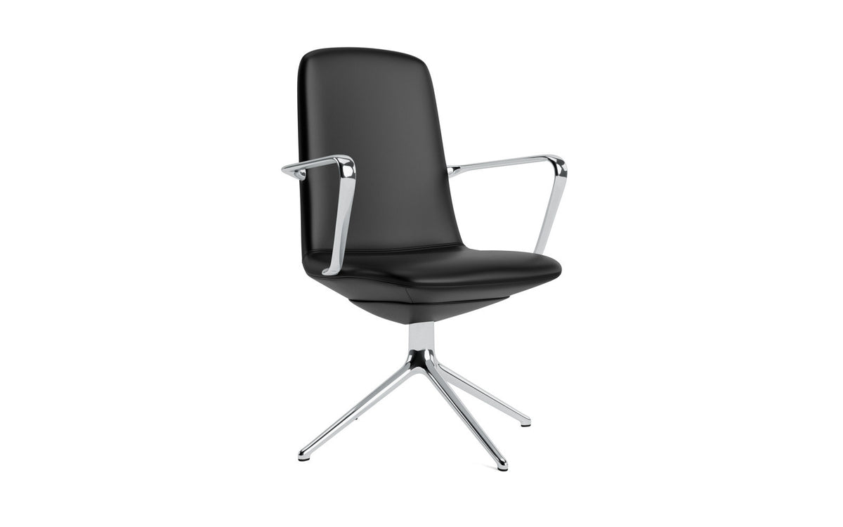 Off Armchair niedrig mit Drehgestell 4B aluminium Ultra in Ultra 41599 präsentiert im Onlineshop von KAQTU Design AG. Bürostuhl ist von Normann Copenhagen