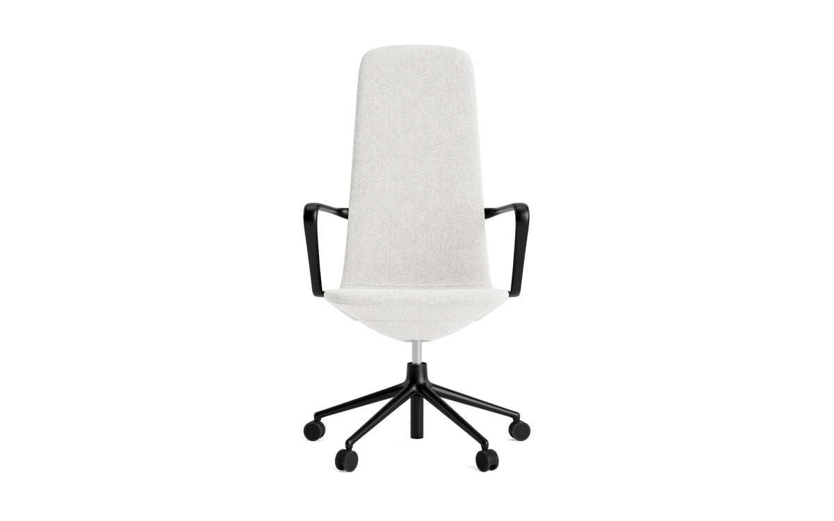 Off Armchair Hoch mit Drehgestell und Rollen Gaslift schwarze Aluminium Hallingdal in Hallingdal 110 präsentiert im Onlineshop von KAQTU Design AG. Bürostuhl ist von Normann Copenhagen