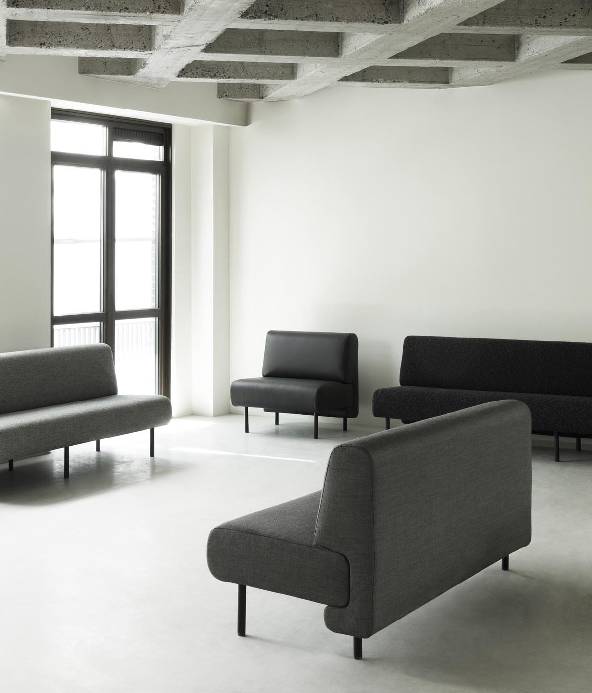 Frame Sofa in Remix 152 präsentiert im Onlineshop von KAQTU Design AG. 4er Sofa ist von Normann Copenhagen
