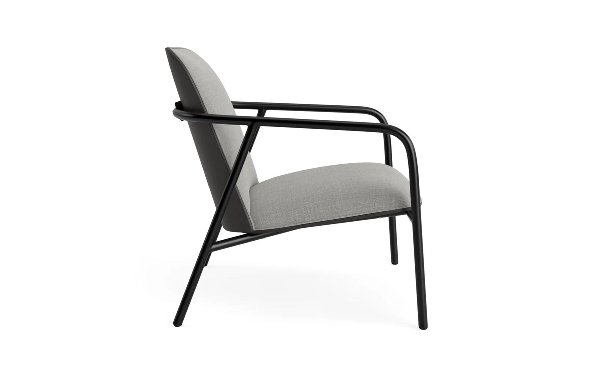 Pad Lounge-Sessel schwarzem Stahl schwarz/Remix in Remix 133 präsentiert im Onlineshop von KAQTU Design AG. Drehsessel ist von Normann Copenhagen