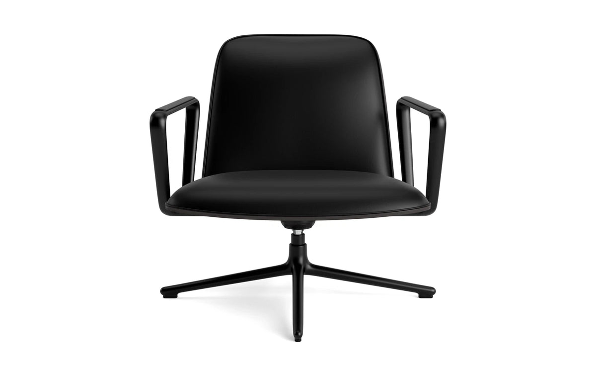 Pad Lounge-Sessel niedrig mit Drehgestell und Kippfunktion Schwarz Alu Schwarz/Ultra in Ultra 41599 präsentiert im Onlineshop von KAQTU Design AG. Drehsessel ist von Normann Copenhagen
