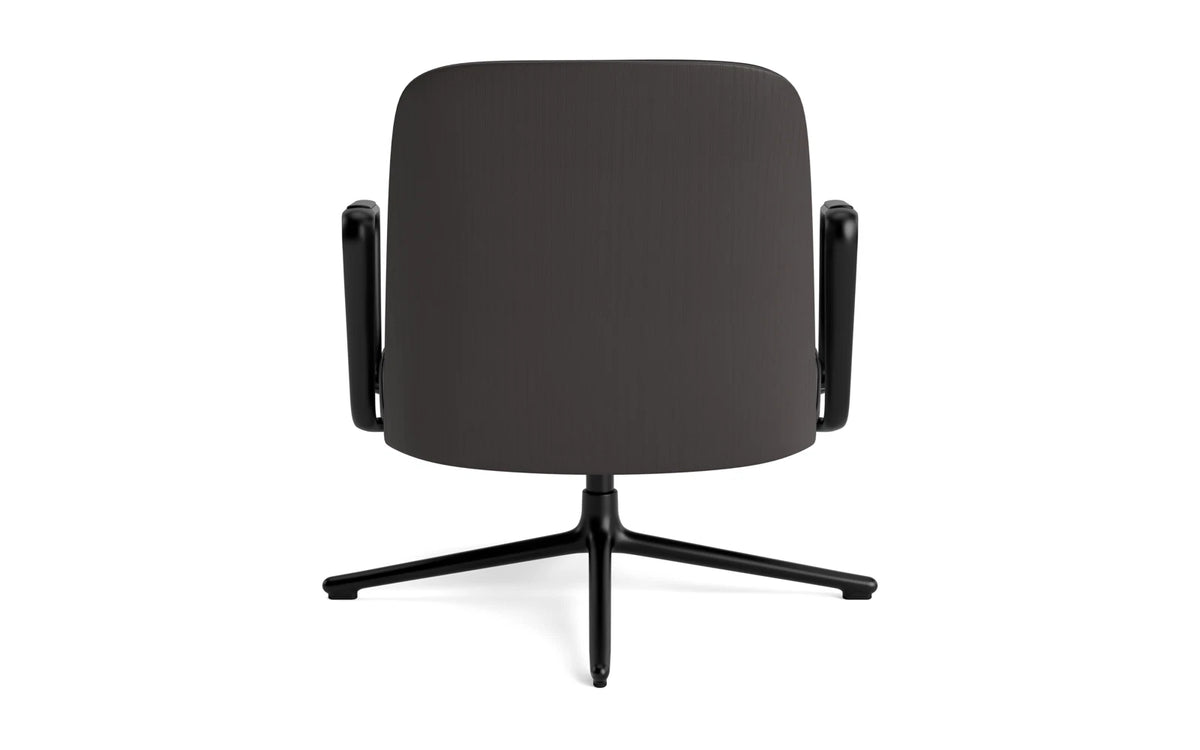 Pad Lounge-Sessel niedrig mit Drehgestell und Kippfunktion Schwarz Alu Schwarz/Ultra in Ultra 41599 präsentiert im Onlineshop von KAQTU Design AG. Drehsessel ist von Normann Copenhagen