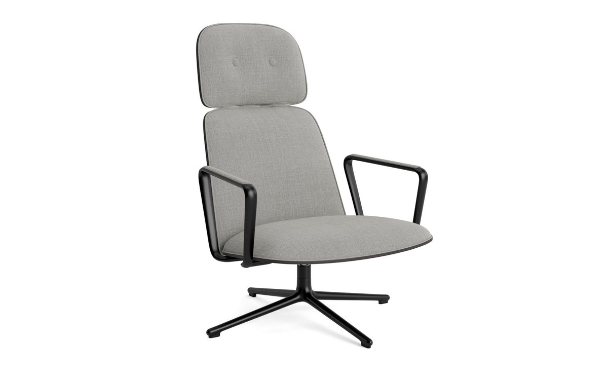 Pad Lounge-Sessel hoch mit Drehgestell Schwarz Alu Schwarz/Remix in Remix 133 präsentiert im Onlineshop von KAQTU Design AG. Drehsessel ist von Normann Copenhagen