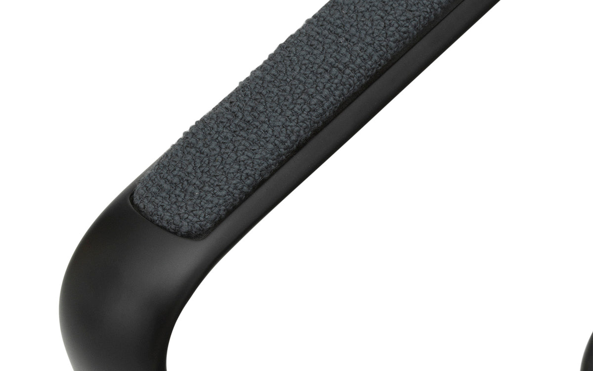 Pad Lounge-Sessel hoch mit Drehgestell Schwarz Alu Schwarz/Yoredale in Yoredale UDA25 präsentiert im Onlineshop von KAQTU Design AG. Drehsessel ist von Normann Copenhagen