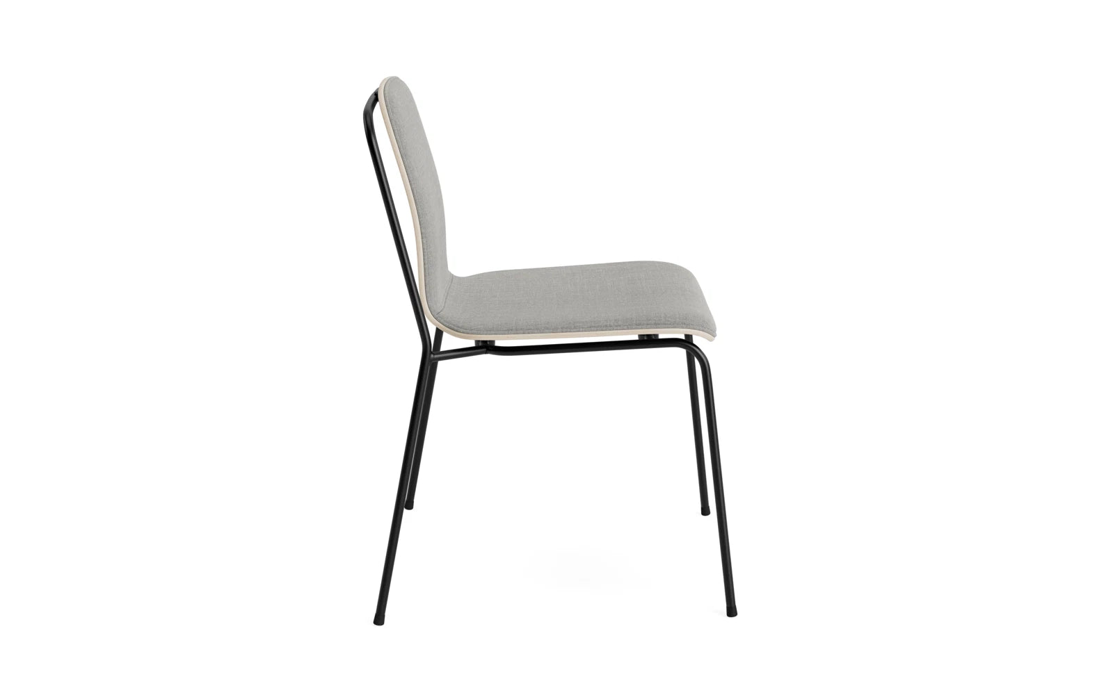Studio Stuhl Frontpolster, schwarzes Stahl & hellgrau Remix in Remix 133 präsentiert im Onlineshop von KAQTU Design AG. Stuhl ist von Normann Copenhagen