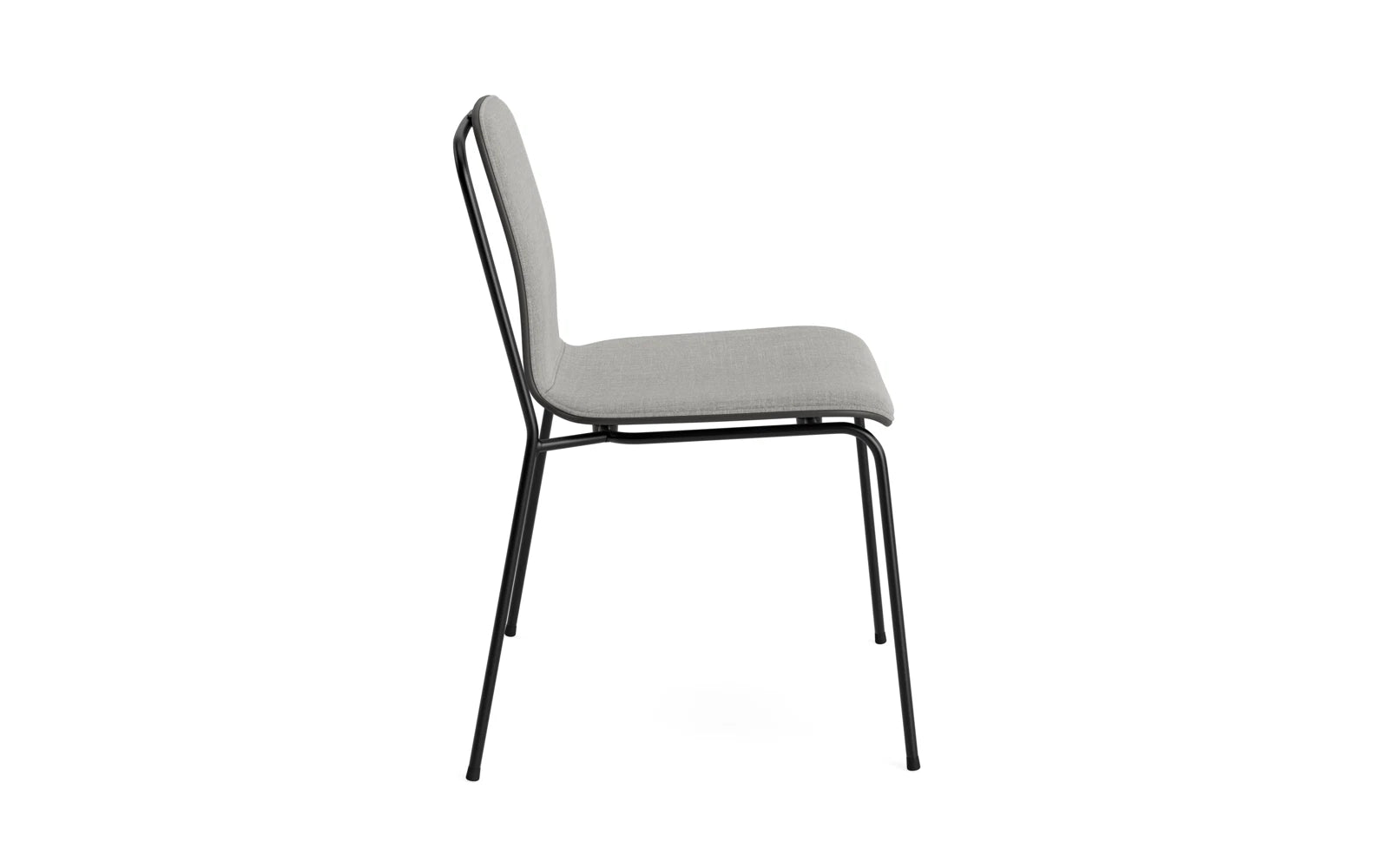 Studio Stuhl Frontpolster, schwarzes Stahl & schwarz Remix in Remix 133 präsentiert im Onlineshop von KAQTU Design AG. Stuhl ist von Normann Copenhagen
