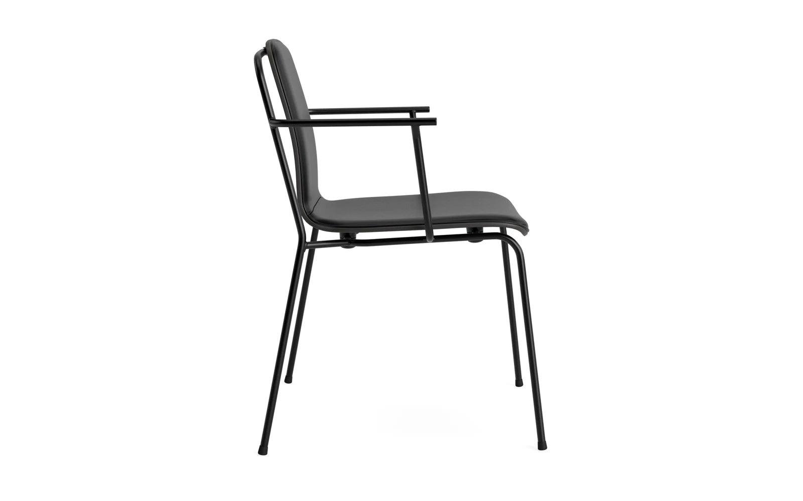 Studio Armlehnstuhl Frontpolster schwarzes Stahl & Schwarz Ultra in Ultra 41599 präsentiert im Onlineshop von KAQTU Design AG. Stuhl mit Armlehne ist von Normann Copenhagen