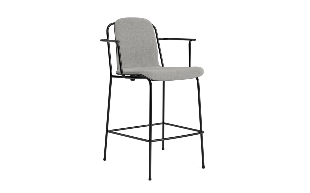 Studio Barstuhl 65 cm frontpolster schwarzes Stahl/ schwarz/ Remix in Remix 133 präsentiert im Onlineshop von KAQTU Design AG. Barstuhl ist von Normann Copenhagen