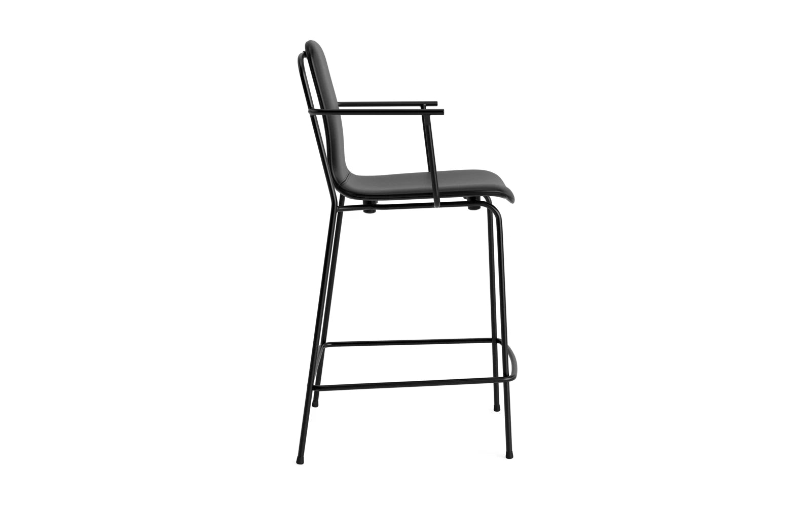 Studio Barstuhl mit Armlehne 65 cm gepolstert schwarzes Stahl/ Ultra in Ultra 41599 präsentiert im Onlineshop von KAQTU Design AG. Barstuhl ist von Normann Copenhagen
