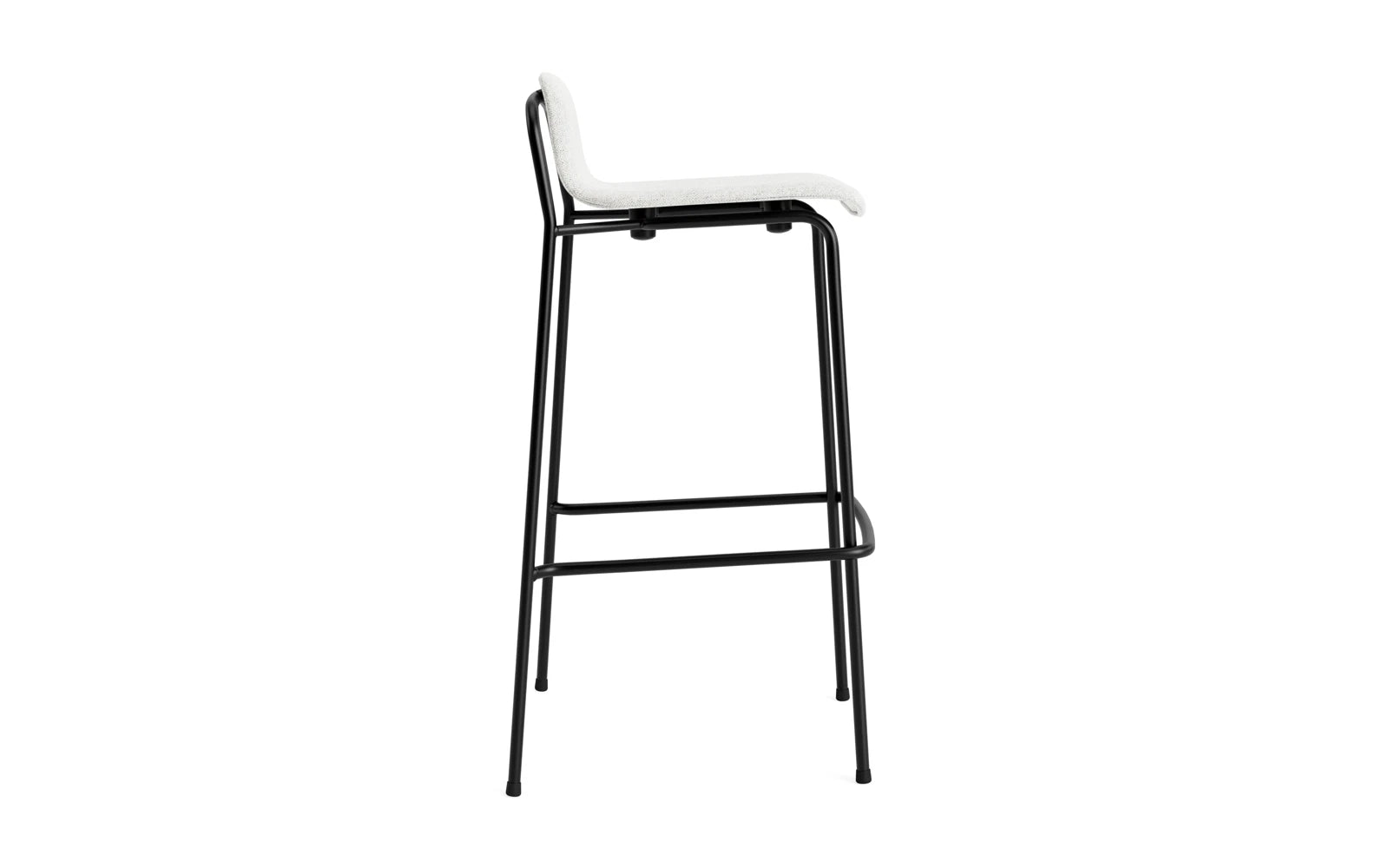 Studio Barhocker 75 cm Vollpolster Stahl Schwartz/Hallingdal in Hallingdal 110 präsentiert im Onlineshop von KAQTU Design AG. Barstuhl ist von Normann Copenhagen