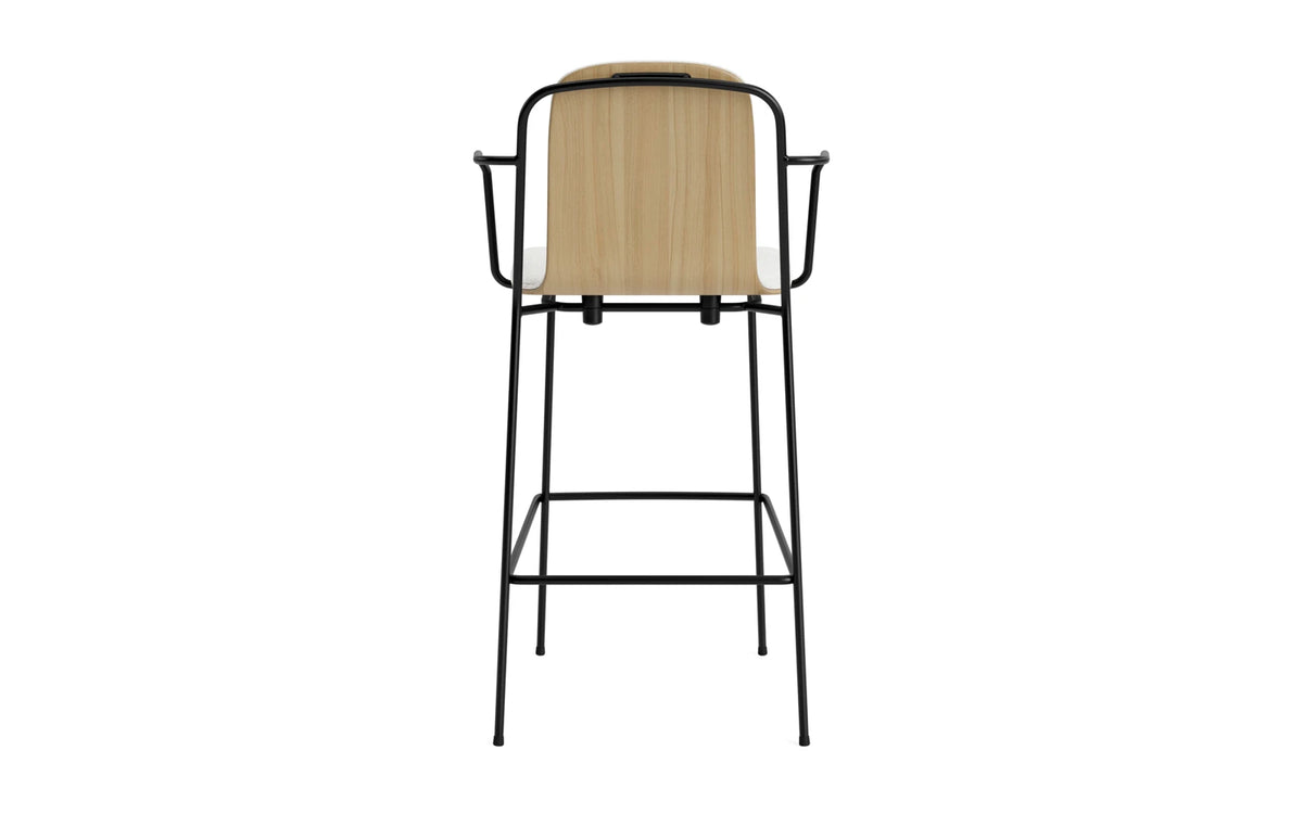 Studio Barstuhl mit Armlehne 75 cm frontpolster schwarzes Stahl/ Eiche/ Hallingdal in Hallingdal 110 präsentiert im Onlineshop von KAQTU Design AG. Barstuhl ist von Normann Copenhagen