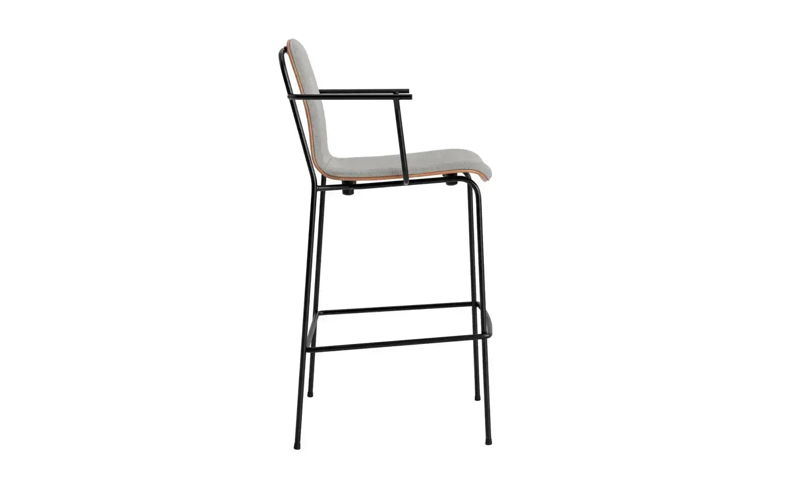 Studio Barstuhl 75 cm frontpolster schwarzes Stahl/ Braun/ Remix in Remix 133 präsentiert im Onlineshop von KAQTU Design AG. Barstuhl ist von Normann Copenhagen
