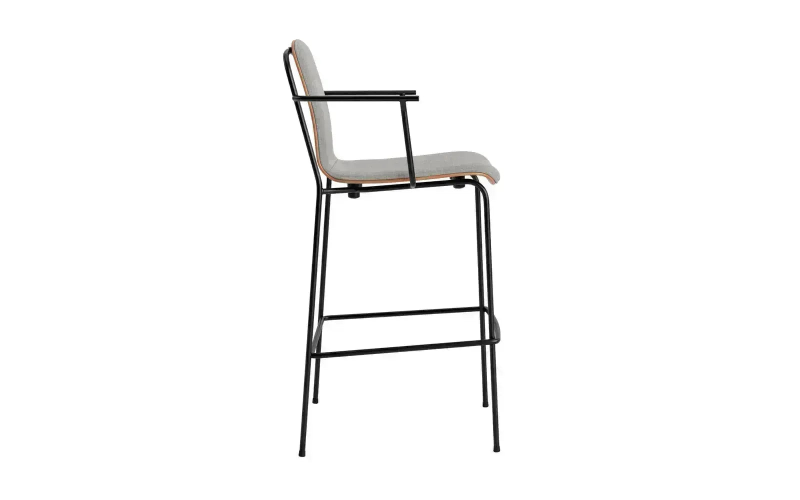Studio Barstuhl 75 cm frontpolster schwarzes Stahl/ Braun/ Remix in Remix 133 präsentiert im Onlineshop von KAQTU Design AG. Barstuhl ist von Normann Copenhagen
