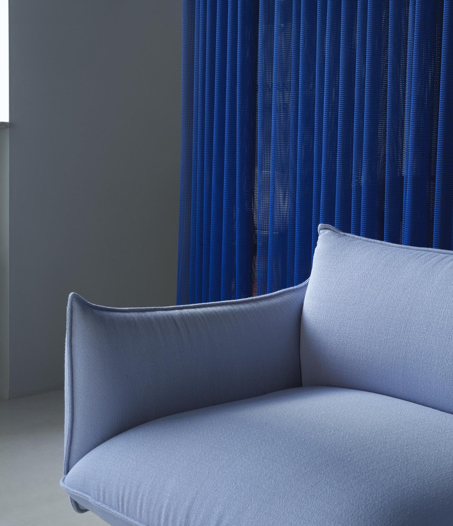 Entdecken Sie das Ark 2-Sitzer Sofa Ultra von Normann Copenhagen: Elegantes Design, weiche Kissen und nachhaltige Materialien für Ihr stilvolles Zuhause.
