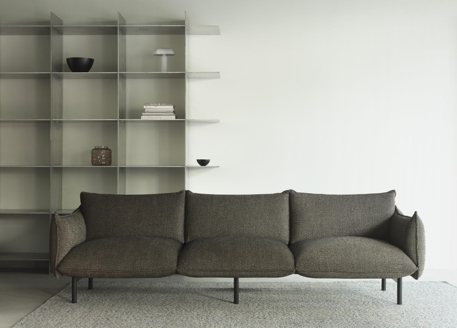 Das Ark 3er Sofa von Normann Copenhagen vereint modernes Design mit optimalem Komfort. Ideal für stilvolle Wohnräume.