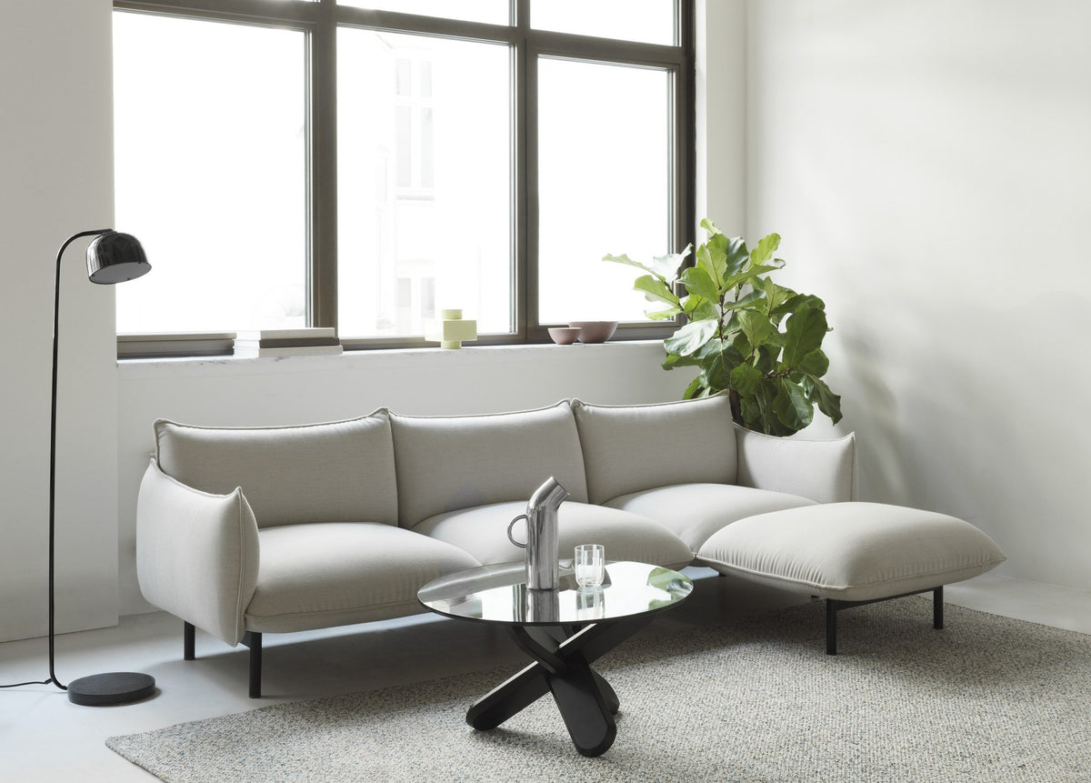Ark modulares 4-Sitzer Sofa von Normann Copenhagen in Weiss, gepolsterte Sitzkissen, Beine aus pulverbeschichtetem Stahl.