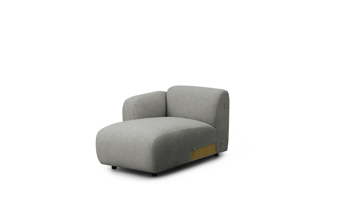 Modulares Sofa Swell von Normann Copenhagen in Stoff Hallingdal 0110, mit geschwungenen Armlehnen und Holzbeinen in Eschenholz.
