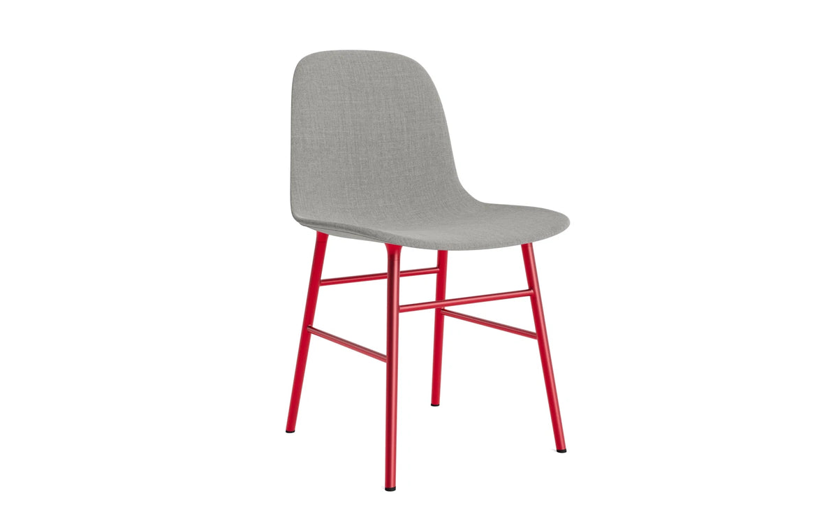 Form Stuhl gepolstert Leuchtendes Rot Stahl Remix in Remix 133 präsentiert im Onlineshop von KAQTU Design AG. Stuhl ist von Normann Copenhagen