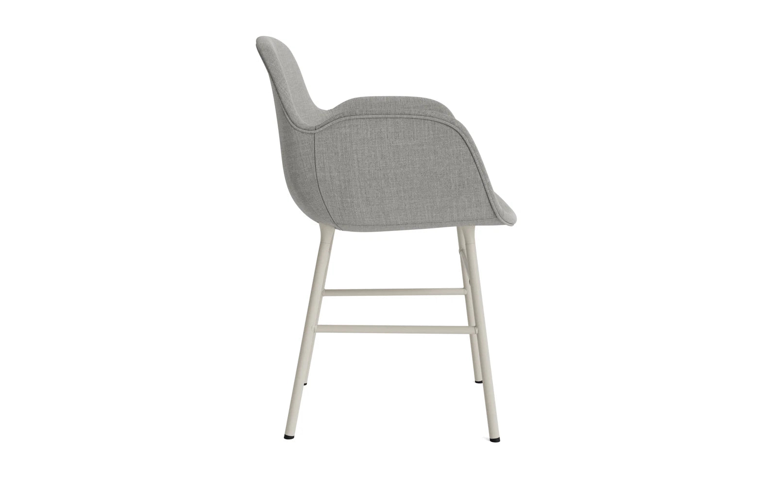 Form Lehnstuhl gepolstert Hellgrau Stahl Remix in Remix 133 präsentiert im Onlineshop von KAQTU Design AG. Stuhl mit Armlehne ist von Normann Copenhagen