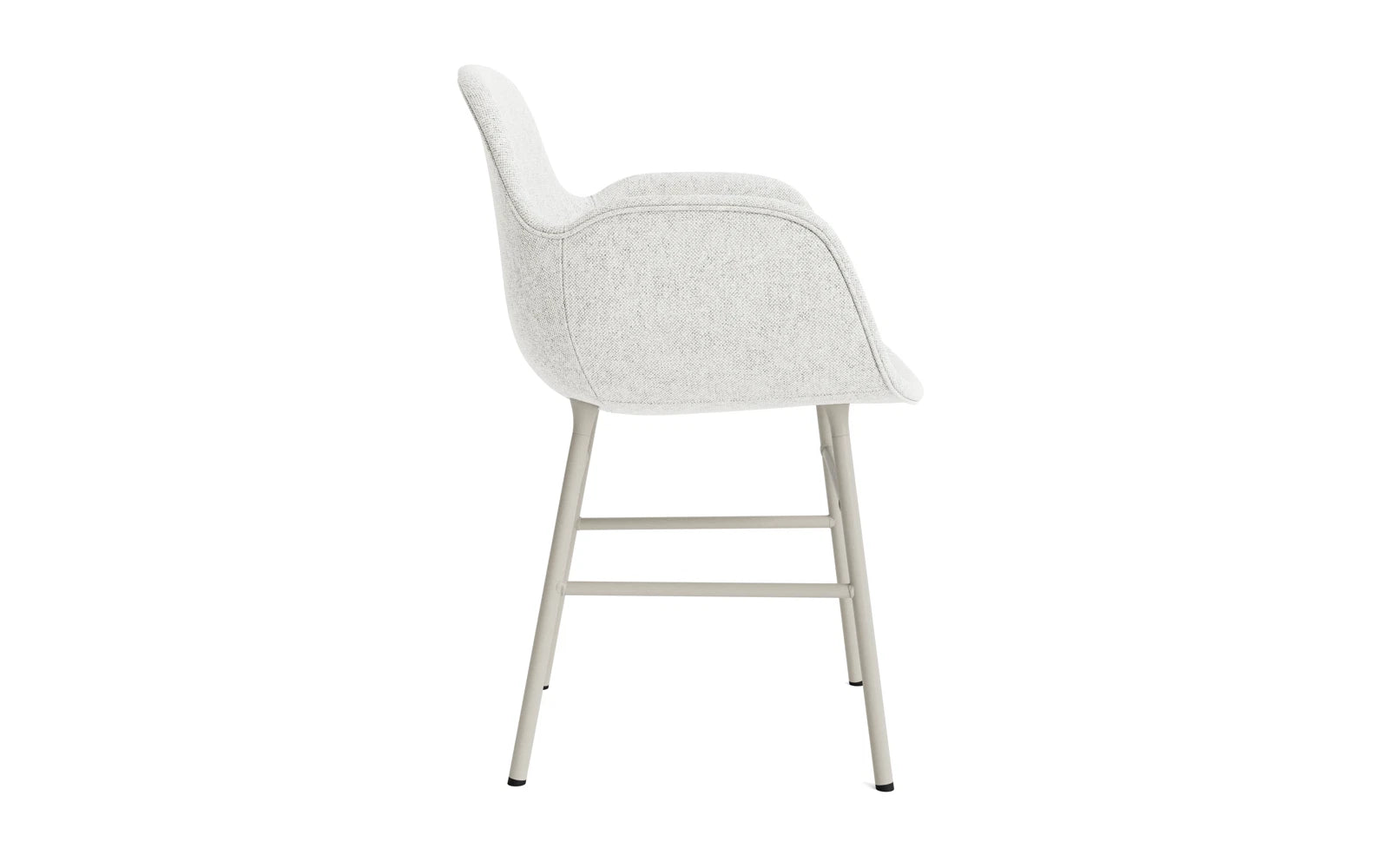 Form Lehnstuhl gepolstert Hellgrau stahl Hallingdal in Hallingdal 110 präsentiert im Onlineshop von KAQTU Design AG. Stuhl mit Armlehne ist von Normann Copenhagen