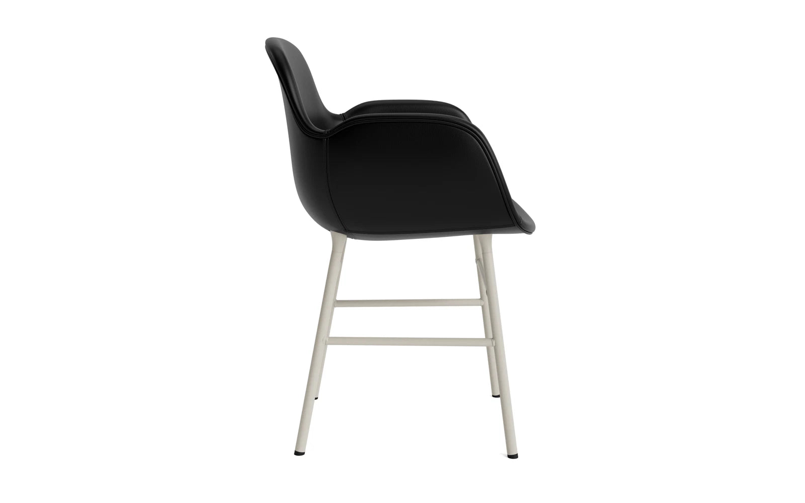 Form Lehnstuhl gepolstert Hellgrau Stahl Ultra Leder in Ultra 41599 präsentiert im Onlineshop von KAQTU Design AG. Stuhl mit Armlehne ist von Normann Copenhagen