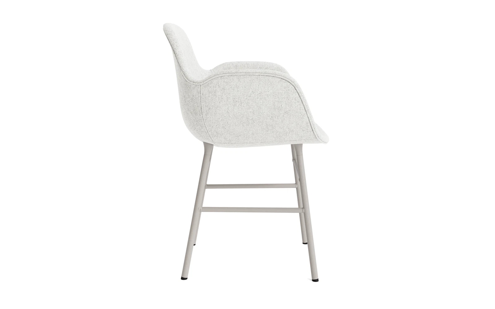 Form Lehnstuhl gepolstert Warmes grau stahl Hallingdal in Hallingdal 110 präsentiert im Onlineshop von KAQTU Design AG. Stuhl mit Armlehne ist von Normann Copenhagen