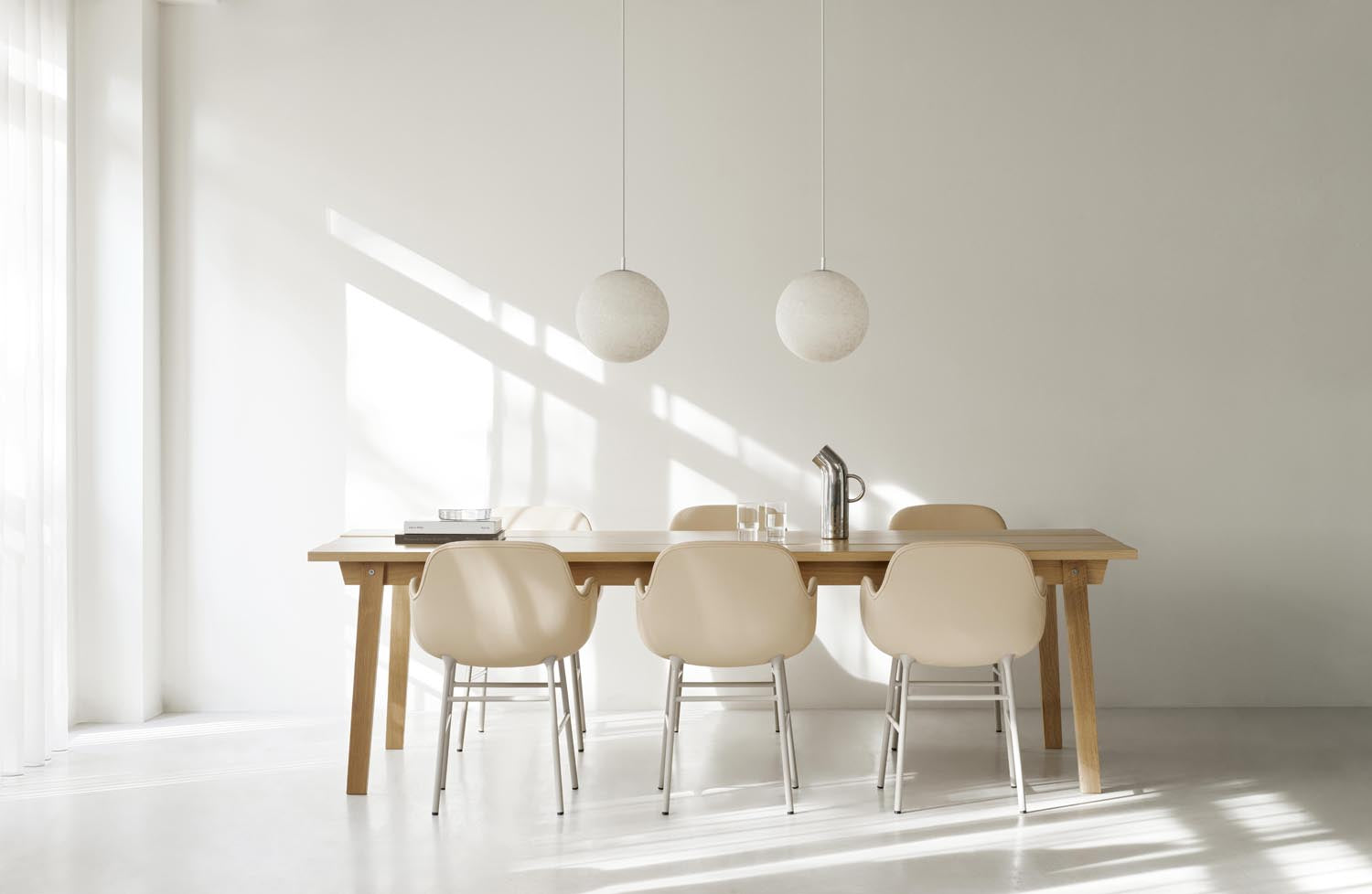 Form Lehnstuhl gepolstert Creme stahl Hallingdal in Hallingdal 110 präsentiert im Onlineshop von KAQTU Design AG. Stuhl mit Armlehne ist von Normann Copenhagen