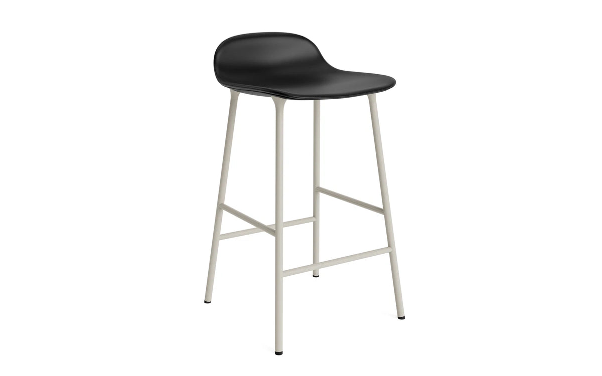 Form Barstuhl 65 cm gepolstert hellgrau Stahl Ultra in Ultra 41599 präsentiert im Onlineshop von KAQTU Design AG. Barstuhl ist von Normann Copenhagen