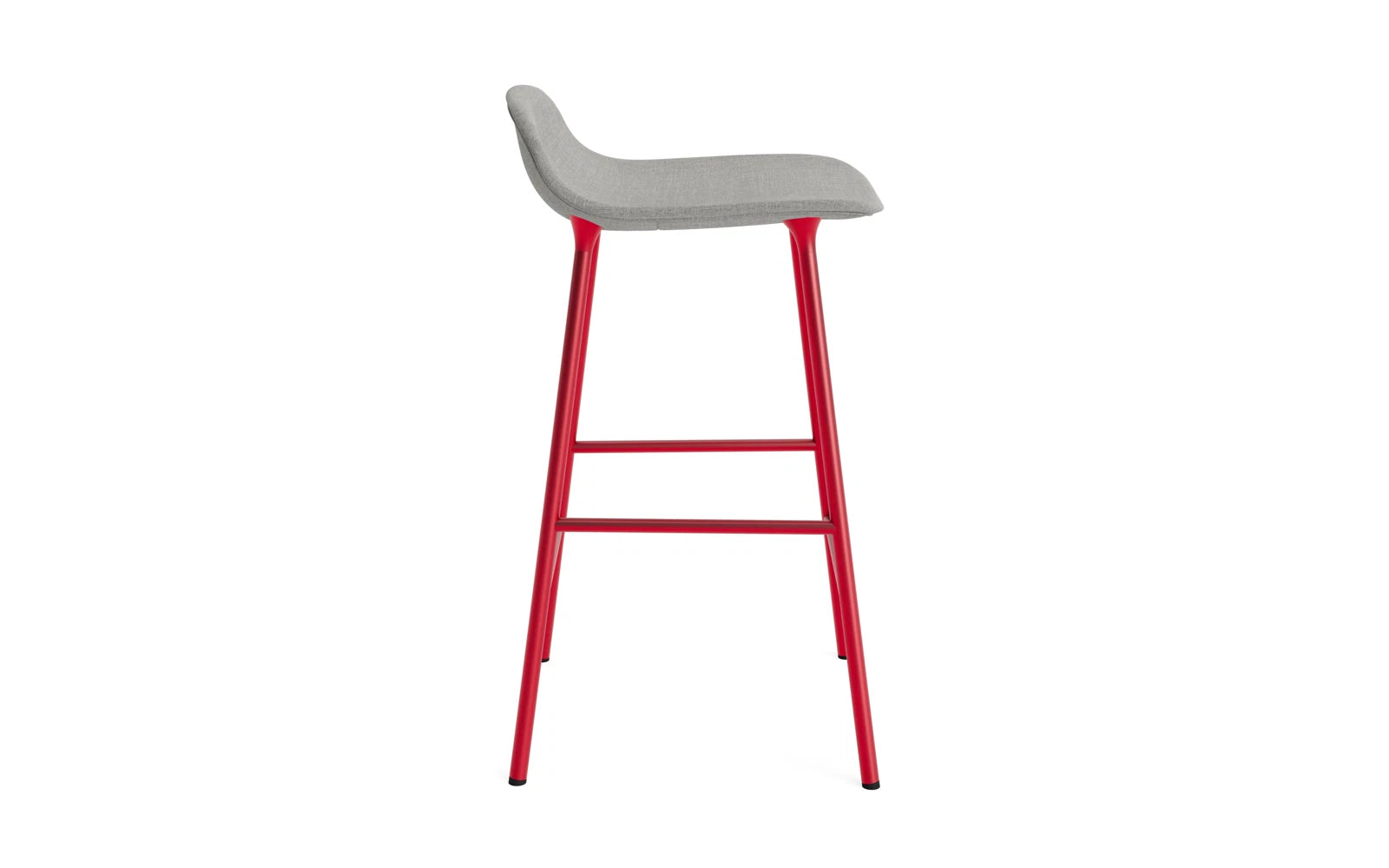 Form Barstuhl 65 cm gepolstert leuchtendes rot Stahl Remix in Remix 133 präsentiert im Onlineshop von KAQTU Design AG. Barstuhl ist von Normann Copenhagen