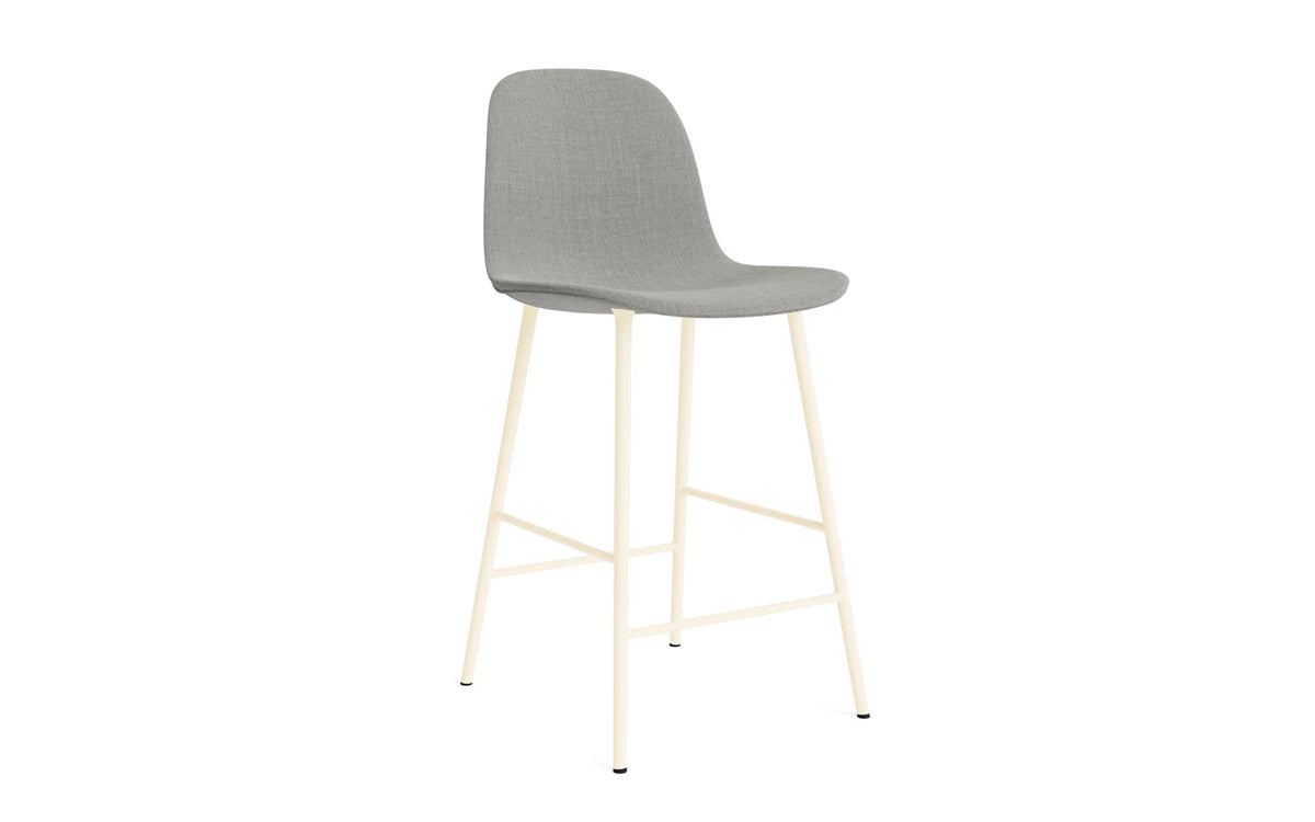 Form Barstuhl 65 cm gepolstert Creme Stahl Remix in Remix 133 präsentiert im Onlineshop von KAQTU Design AG. Barstuhl ist von Normann Copenhagen