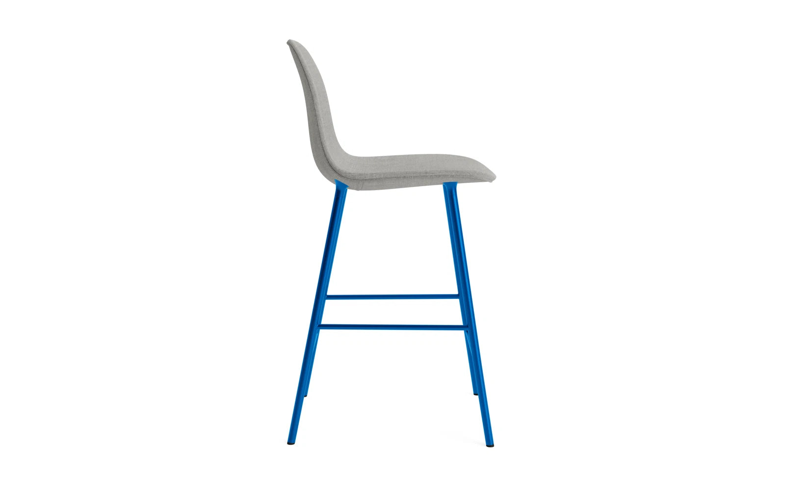 Form Barstuhl 65 cm gepolstert Leuchtendes blau Stahl Remix in Remix 133 präsentiert im Onlineshop von KAQTU Design AG. Barstuhl ist von Normann Copenhagen