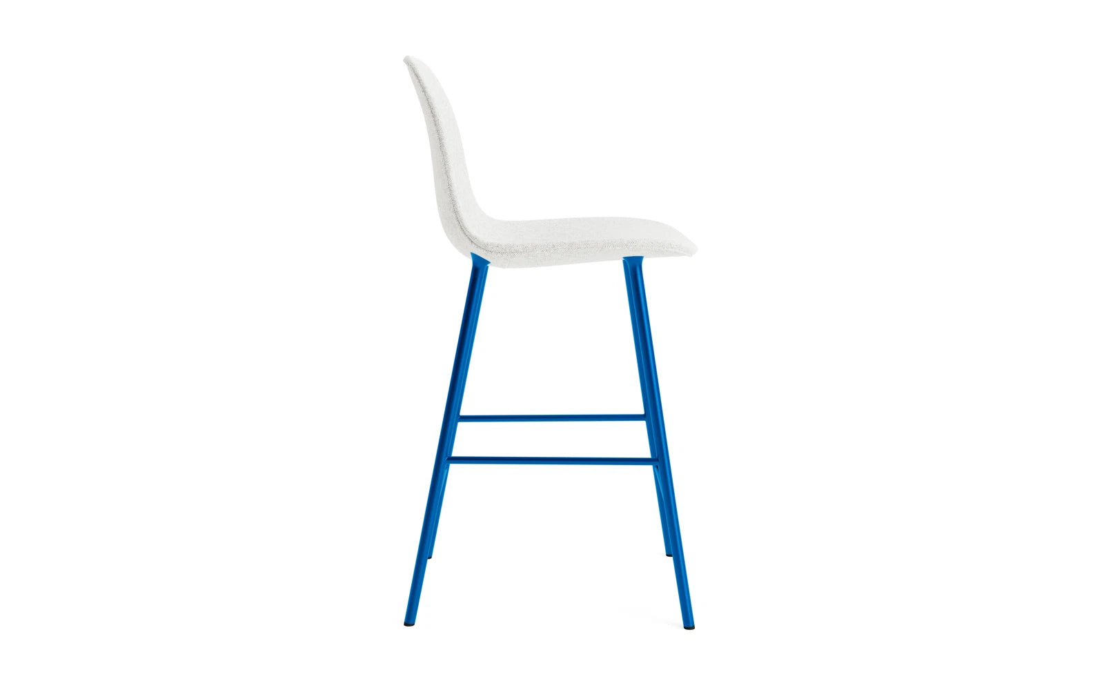 Form Barstuhl 65 cm gepolstert  Leuchtendes blau Stahl Hallingdal in Hallingdal 110 präsentiert im Onlineshop von KAQTU Design AG. Barstuhl ist von Normann Copenhagen