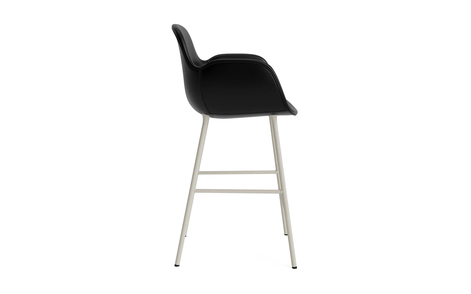 Form Barstuhl mit Armlehne 65 cm gepolstert Hellgrau Stahl/Ultra leder in Ultra 41599 präsentiert im Onlineshop von KAQTU Design AG. Barstuhl ist von Normann Copenhagen
