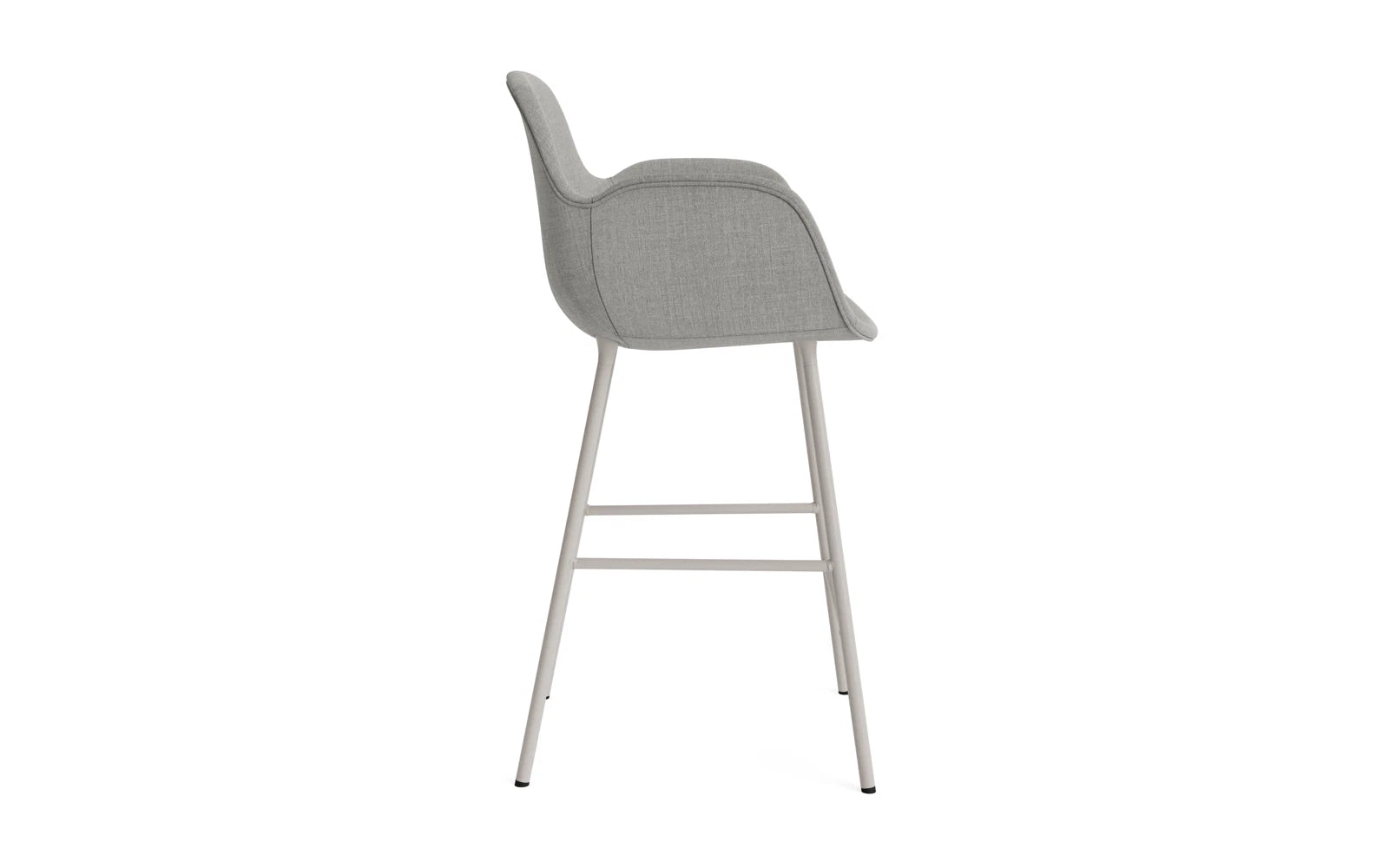 Form Barstuhl mit Armlehne 65 cm gepolstert Warmes grau Stahl/Remix in Remix 133 präsentiert im Onlineshop von KAQTU Design AG. Barstuhl ist von Normann Copenhagen