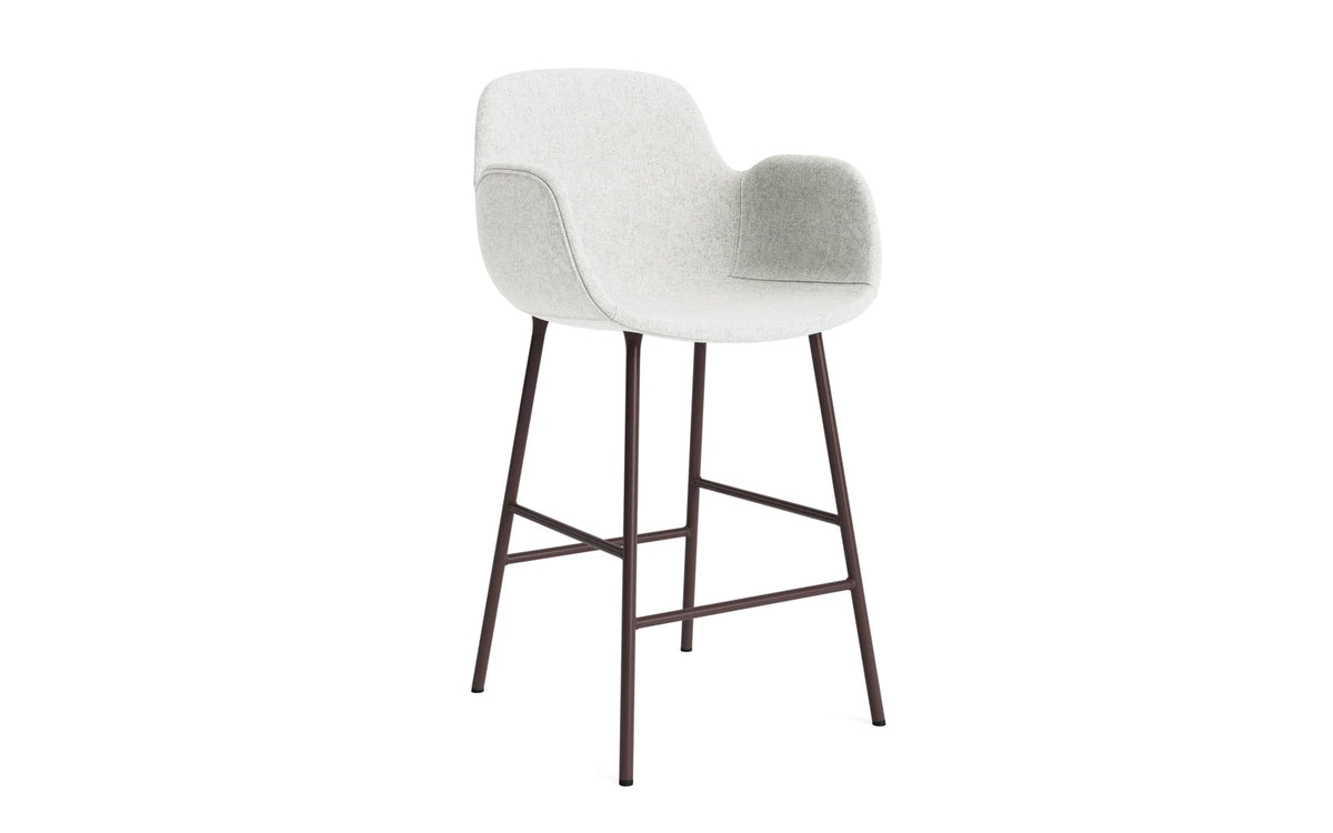 Form Barstuhl mit Armlehne 65 cm gepolstert Braun Stahl Hallingdal in Hallingdal 110 präsentiert im Onlineshop von KAQTU Design AG. Barstuhl ist von Normann Copenhagen
